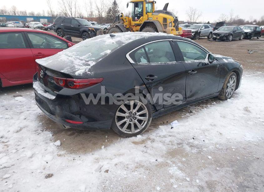 Photo 4 of 2021 Mazda Mazda3 PREMIUM (VIN 3MZBPBDLXMM203448)