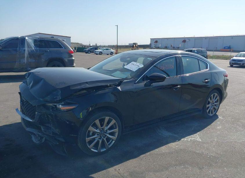 Photo 2 of 2021 Mazda Mazda3 PREMIUM (VIN 3MZBPBDMXMM205984)