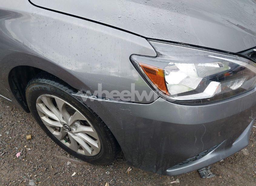 Photo 6 of 2018 Nissan Sentra SV (VIN 3N1AB7AP0JL626688)