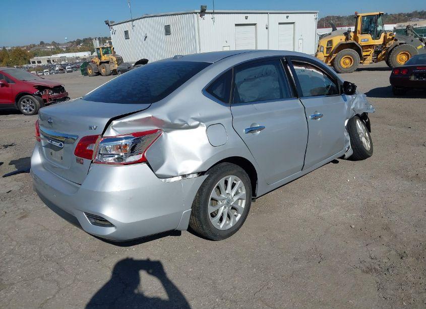 Photo 4 of 2018 Nissan Sentra SV (VIN 3N1AB7AP0JL636752)
