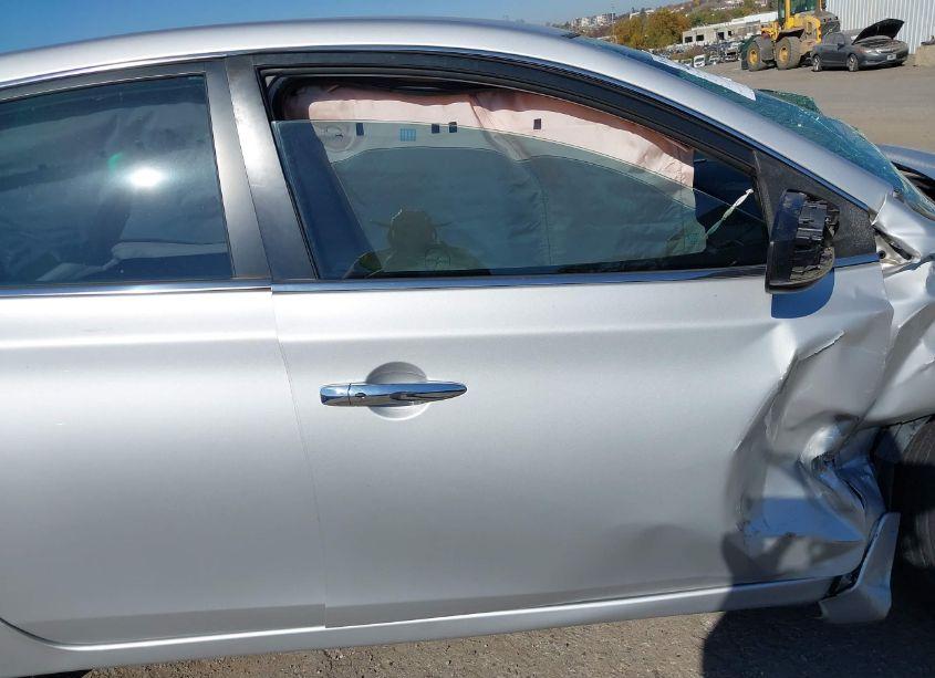 Photo 5 of 2018 Nissan Sentra SV (VIN 3N1AB7AP0JL636752)