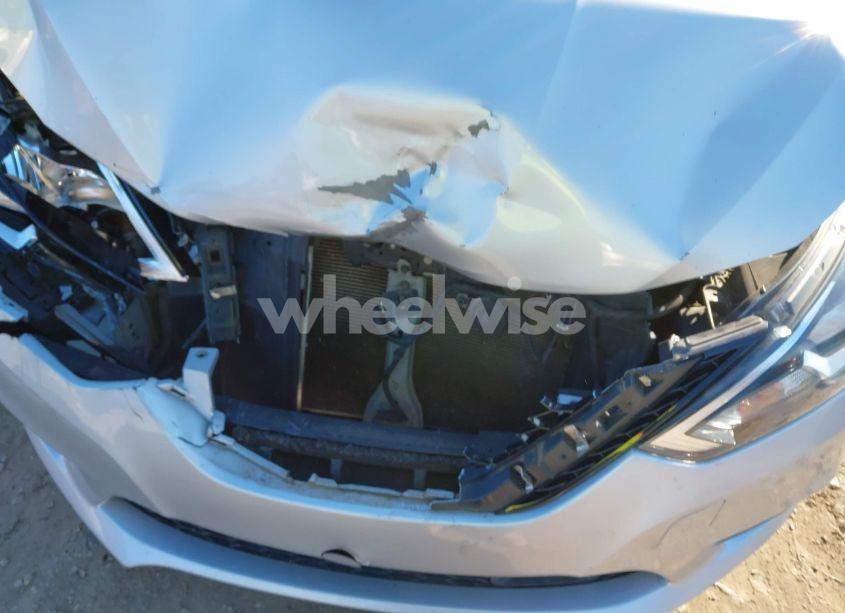 Photo 10 of 2018 Nissan Sentra SV (VIN 3N1AB7AP0JL646620)