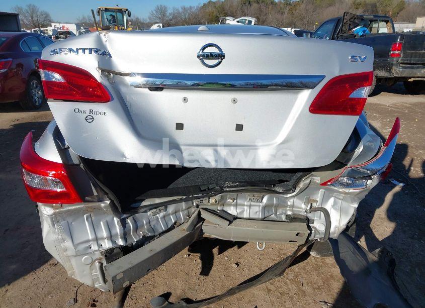 Photo 6 of 2018 Nissan Sentra SV (VIN 3N1AB7AP0JL646620)