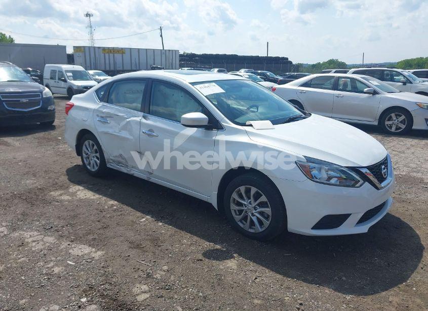 2018 Nissan Sentra SV (VIN 3N1AB7AP0JY257771) main photo