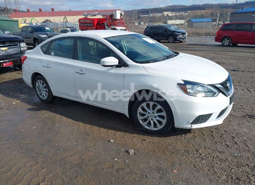 2019 Nissan Sentra SV (VIN 3N1AB7AP0KL608452) main photo