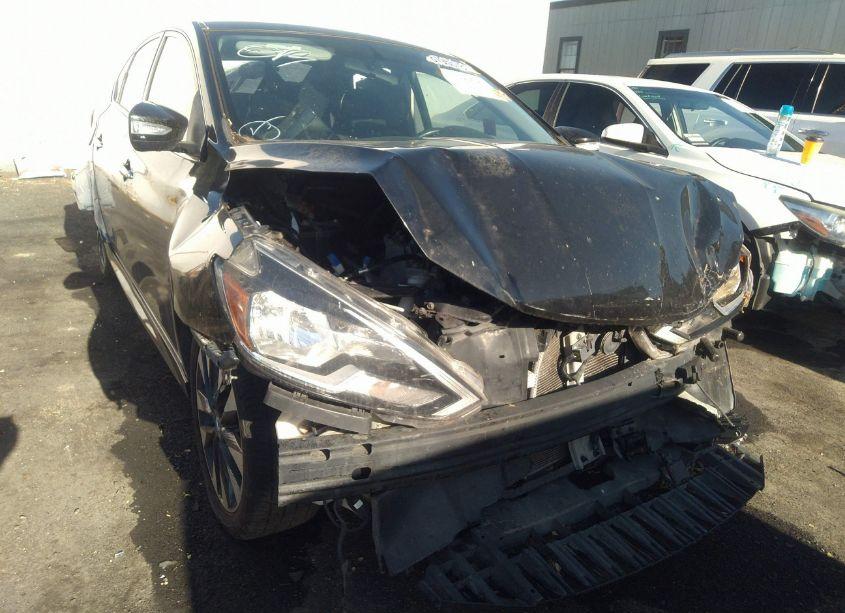 Photo 6 of 2019 Nissan Sentra SR (VIN 3N1AB7AP0KY220060)