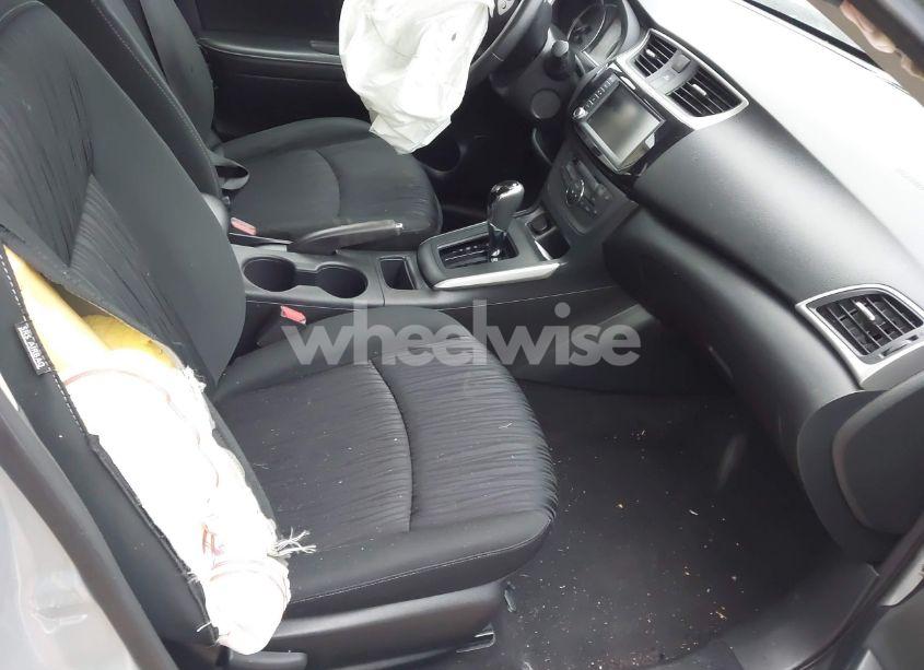 Photo 5 of 2019 Nissan Sentra SV (VIN 3N1AB7AP0KY304511)