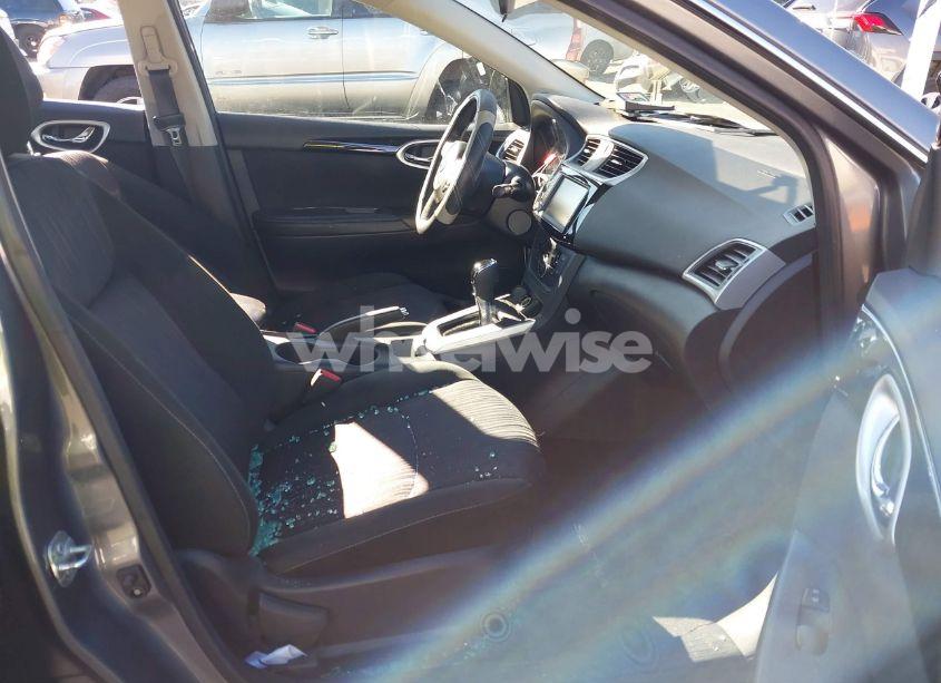 Photo 5 of 2019 Nissan Sentra SV (VIN 3N1AB7AP0KY321941)