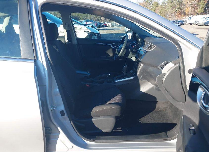 Photo 5 of 2019 Nissan Sentra SV (VIN 3N1AB7AP0KY331109)