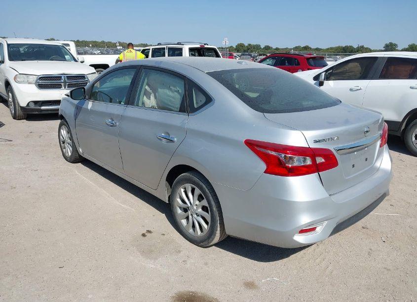 Photo 3 of 2019 Nissan Sentra SV (VIN 3N1AB7AP0KY358536)