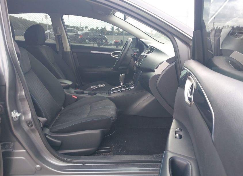 Photo 5 of 2019 Nissan Sentra SR (VIN 3N1AB7AP0KY374039)