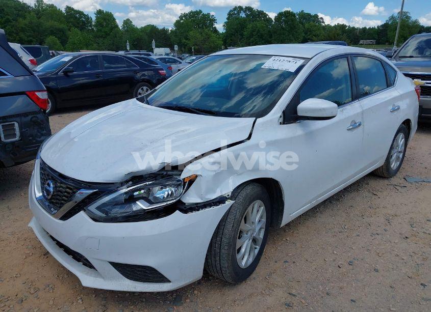 Photo 2 of 2019 Nissan Sentra SV (VIN 3N1AB7AP0KY378544)