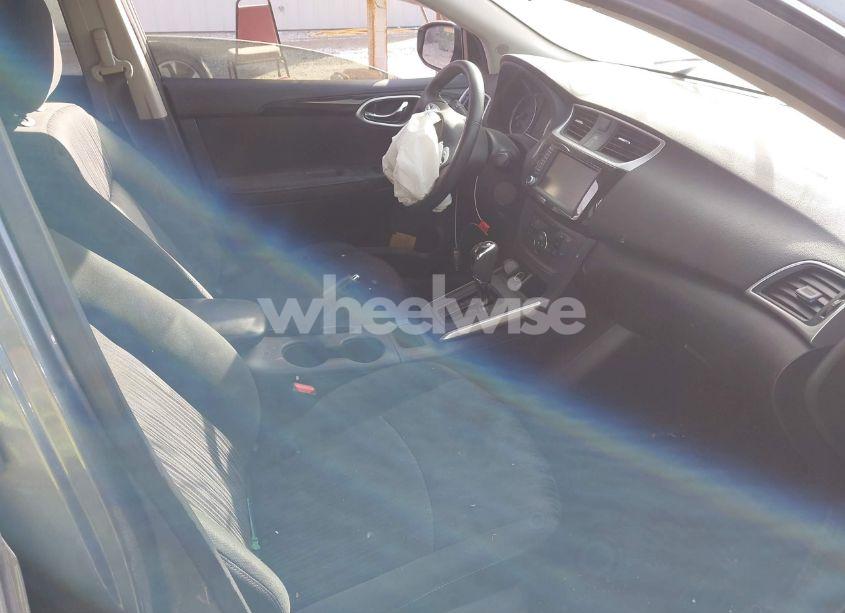 Photo 5 of 2019 Nissan Sentra SV (VIN 3N1AB7AP0KY391035)