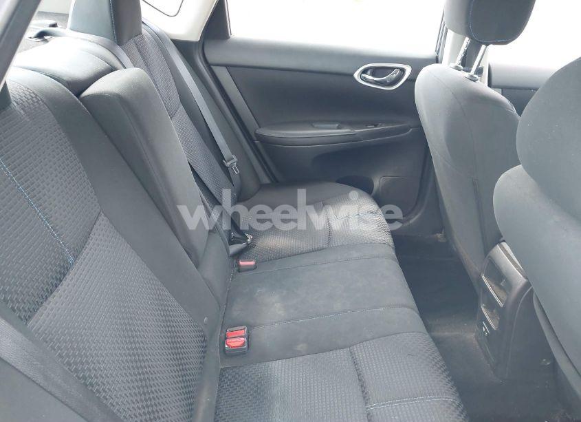 Photo 8 of 2019 Nissan Sentra SR (VIN 3N1AB7AP0KY399927)