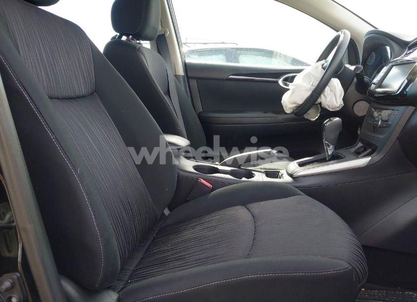 Photo 5 of 2019 Nissan Sentra SV (VIN 3N1AB7AP0KY409730)