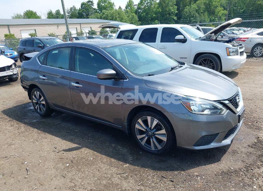 2019 Nissan Sentra SV (VIN 3N1AB7AP0KY415818) main photo