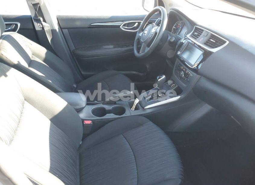 Photo 5 of 2019 Nissan Sentra SV (VIN 3N1AB7AP0KY440556)