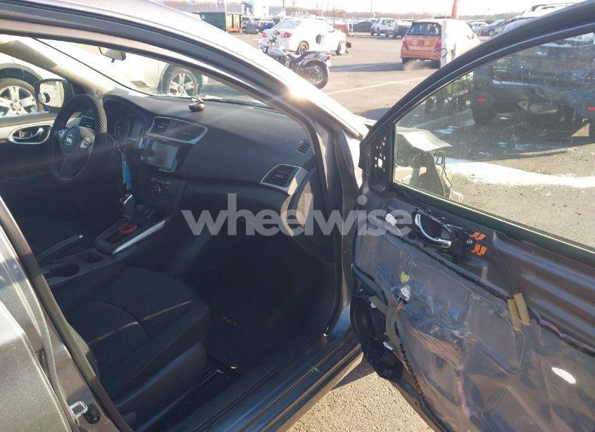 Photo 5 of 2019 Nissan Sentra SV (VIN 3N1AB7AP0KY442694)