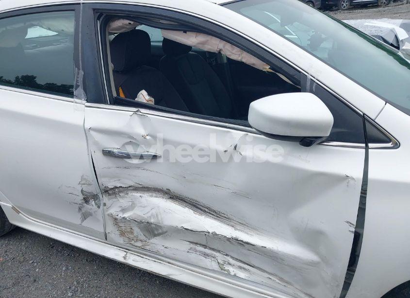 Photo 6 of 2014 Nissan Sentra SR (VIN 3N1AB7AP1EL643148)