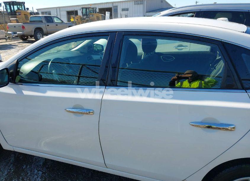 Photo 14 of 2015 Nissan Sentra (VIN 3N1AB7AP1FY251310)