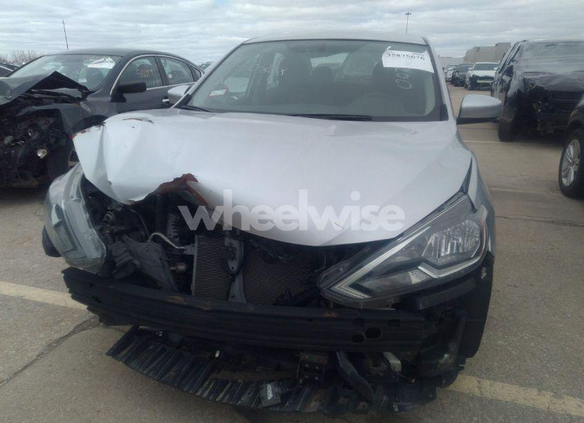 Photo 6 of 2018 Nissan Sentra SV (VIN 3N1AB7AP1JL626277)