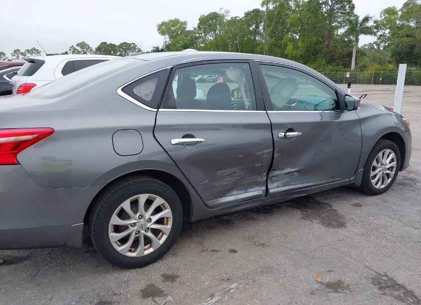 Photo 6 of 2018 Nissan Sentra SV (VIN 3N1AB7AP1JL627509)