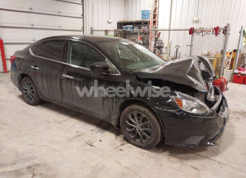 2018 Nissan Sentra SV (VIN 3N1AB7AP1JL644696) main photo
