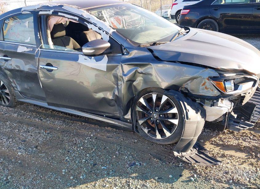 Photo 16 of 2018 Nissan Sentra SR (VIN 3N1AB7AP1JY220471)