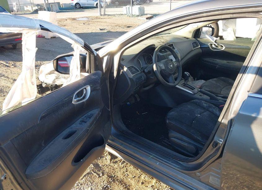 Photo 5 of 2018 Nissan Sentra SR (VIN 3N1AB7AP1JY220471)