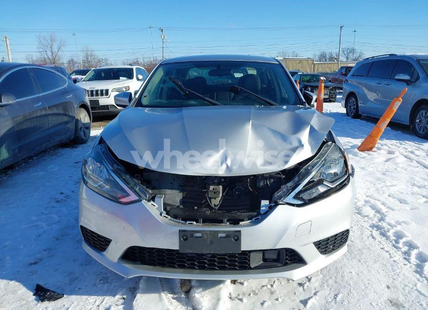 Photo 6 of 2018 Nissan Sentra SV (VIN 3N1AB7AP1JY247296)