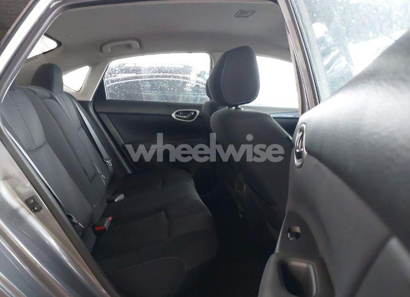 Photo 8 of 2018 Nissan Sentra SR (VIN 3N1AB7AP1JY262798)