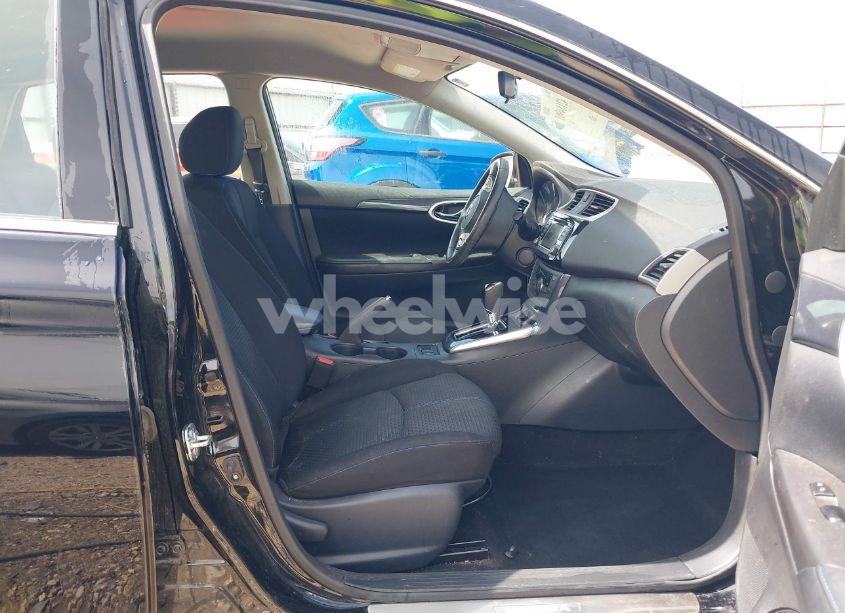 Photo 5 of 2018 Nissan Sentra SR (VIN 3N1AB7AP1JY269315)