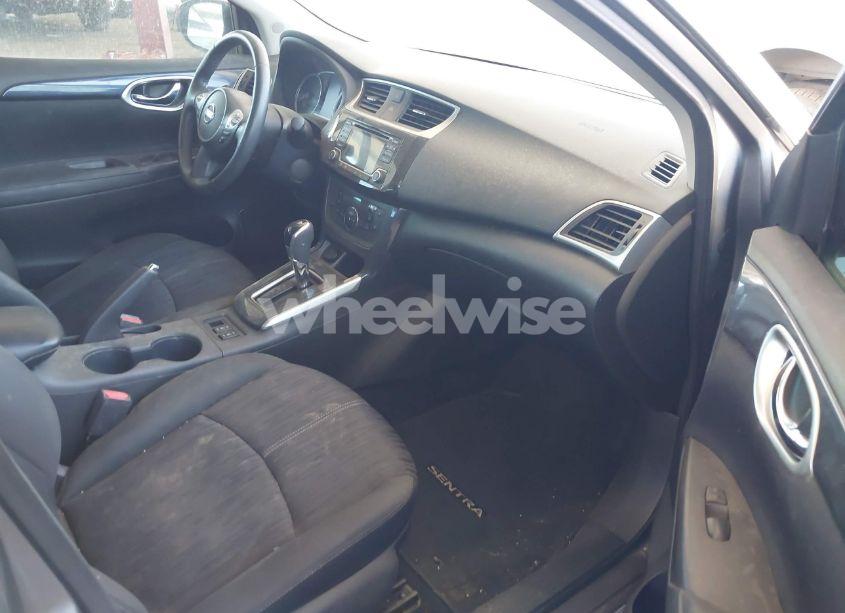 Photo 5 of 2018 Nissan Sentra SR (VIN 3N1AB7AP1JY276698)