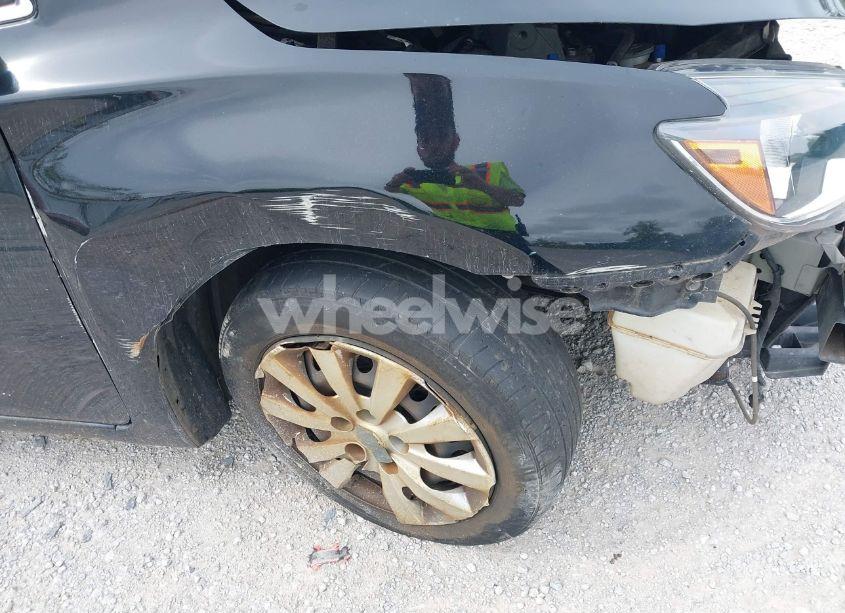 Photo 12 of 2018 Nissan Sentra S (VIN 3N1AB7AP1JY282582)