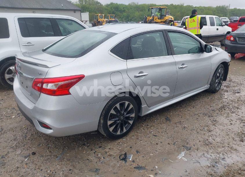 Photo 4 of 2018 Nissan Sentra SR (VIN 3N1AB7AP1JY308078)