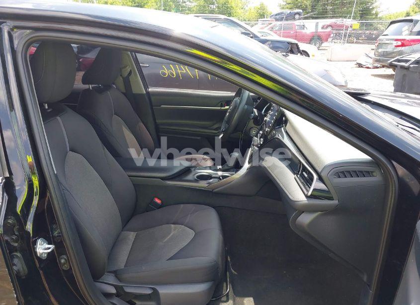 Photo 5 of 2018 Nissan Sentra SR (VIN 3N1AB7AP1JY308078)