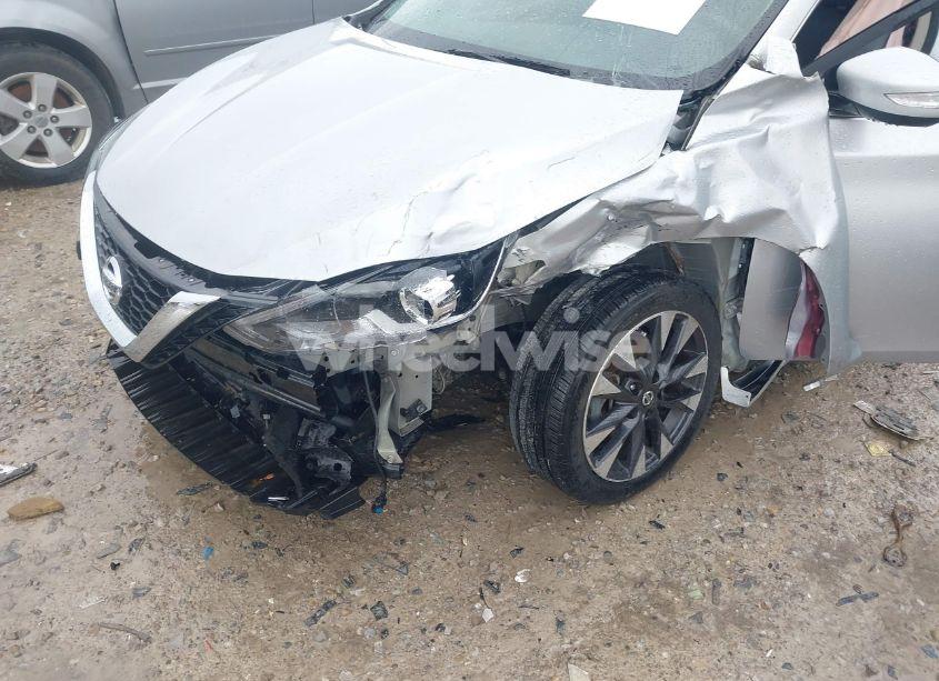 Photo 6 of 2018 Nissan Sentra SR (VIN 3N1AB7AP1JY308078)