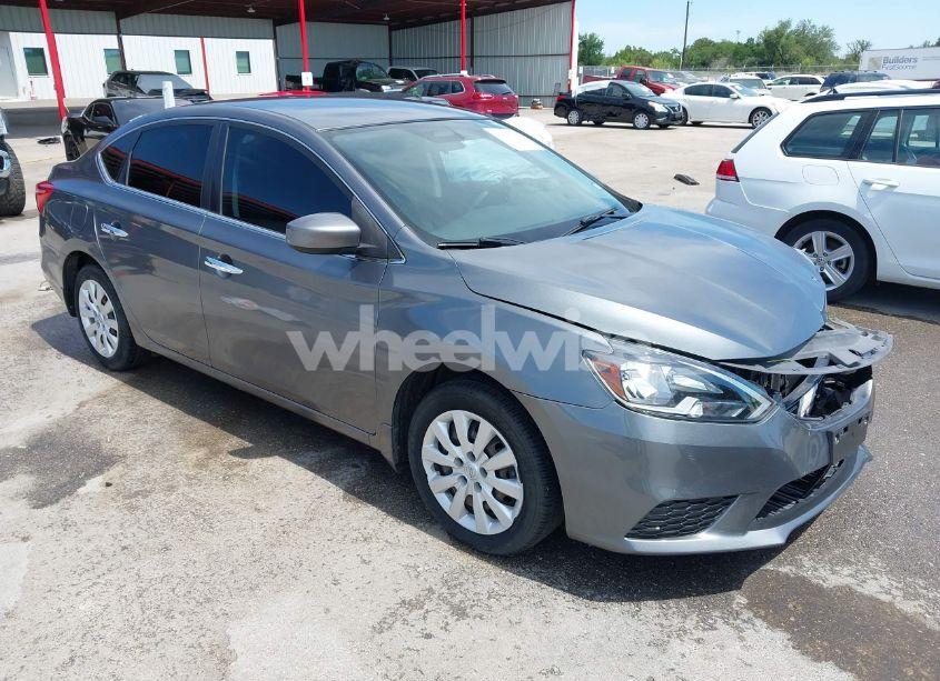 2018 Nissan Sentra S (VIN 3N1AB7AP1JY322420) main photo