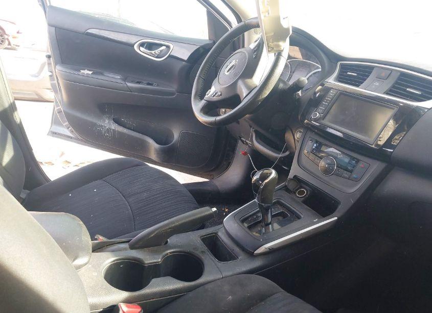 Photo 5 of 2019 Nissan Sentra SV (VIN 3N1AB7AP1KL609058)