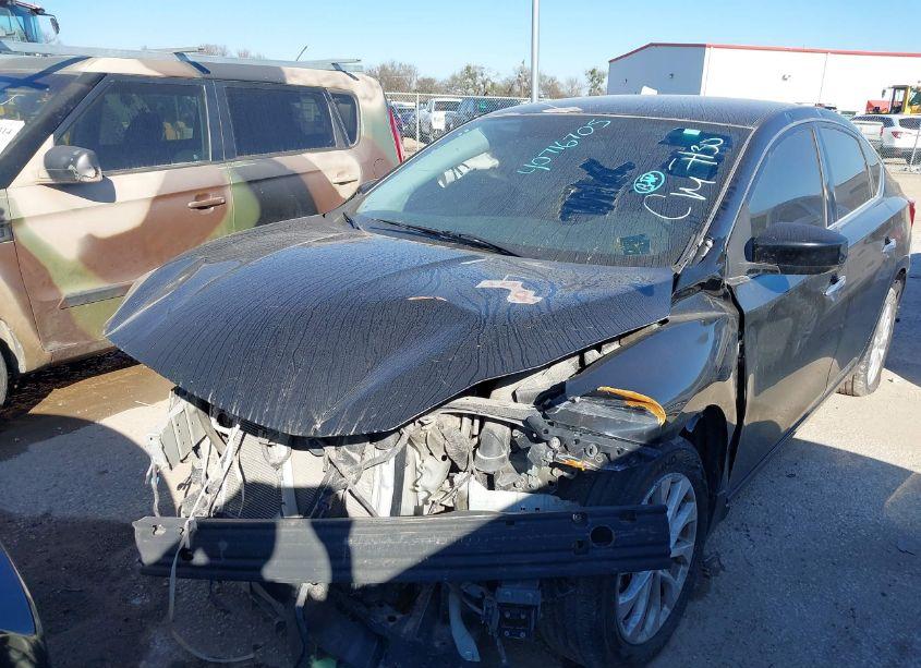 Photo 2 of 2019 Nissan Sentra SV (VIN 3N1AB7AP1KL627916)