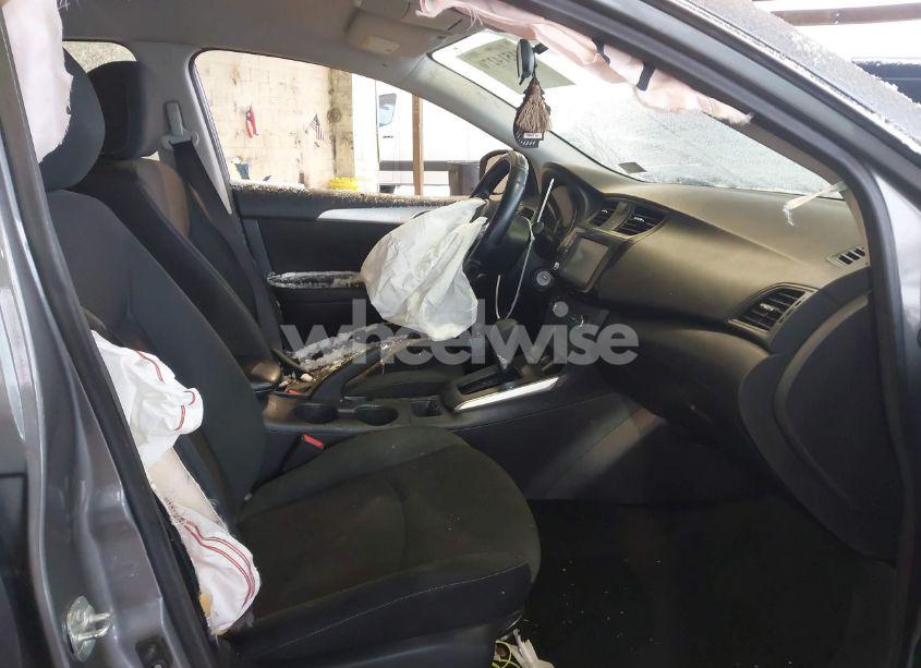 Photo 5 of 2019 Nissan Sentra S (VIN 3N1AB7AP1KY215871)