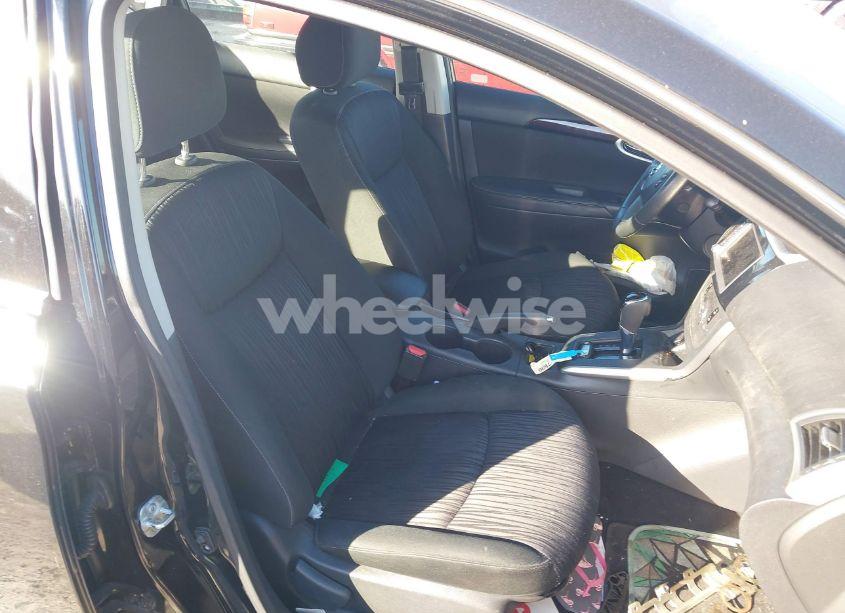 Photo 5 of 2019 Nissan Sentra SV (VIN 3N1AB7AP1KY287167)