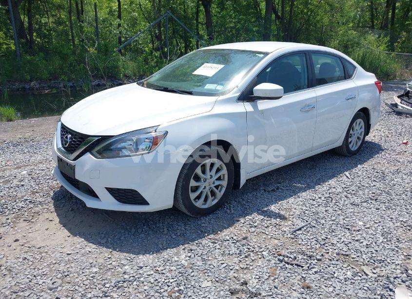 Photo 2 of 2019 Nissan Sentra SV (VIN 3N1AB7AP1KY294023)