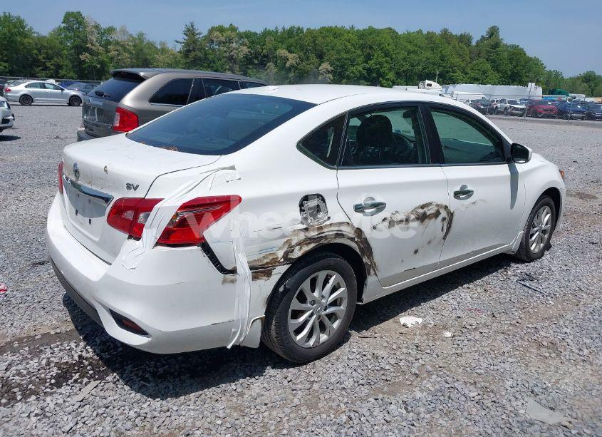 Photo 6 of 2019 Nissan Sentra SV (VIN 3N1AB7AP1KY294023)