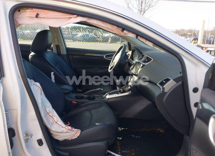 Photo 5 of 2019 Nissan Sentra SR (VIN 3N1AB7AP1KY308079)