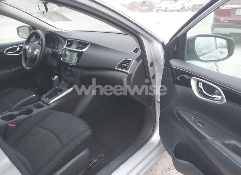 Photo 5 of 2019 Nissan Sentra SV (VIN 3N1AB7AP1KY323357)