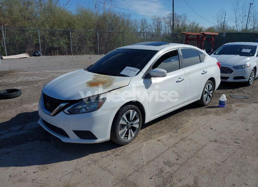 Photo 2 of 2019 Nissan Sentra SV (VIN 3N1AB7AP1KY325707)