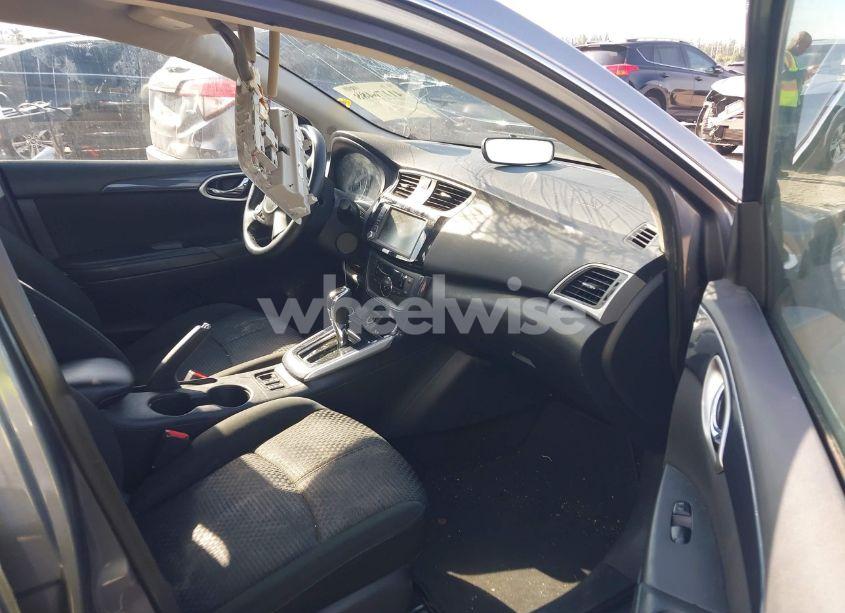 Photo 5 of 2019 Nissan Sentra SR (VIN 3N1AB7AP1KY344001)