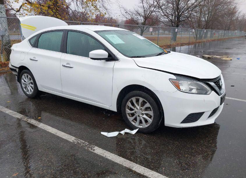 2019 Nissan Sentra SV (VIN 3N1AB7AP1KY377290) main photo