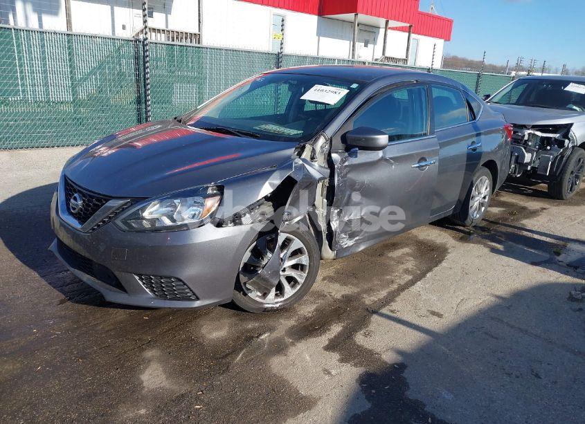 Photo 2 of 2019 Nissan Sentra SV (VIN 3N1AB7AP1KY430926)